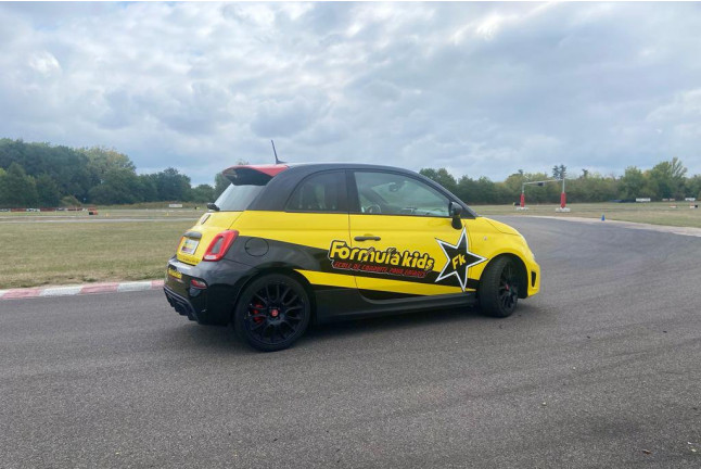 Stage de Pilotage Fiat Abarth 500 Competizione pour Enfants (12 circuits) 