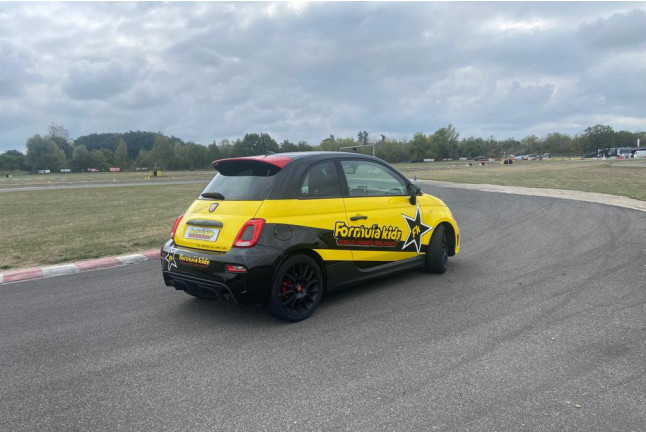 Stage de Pilotage Fiat Abarth 500 Competizione pour Enfants (12 circuits) 