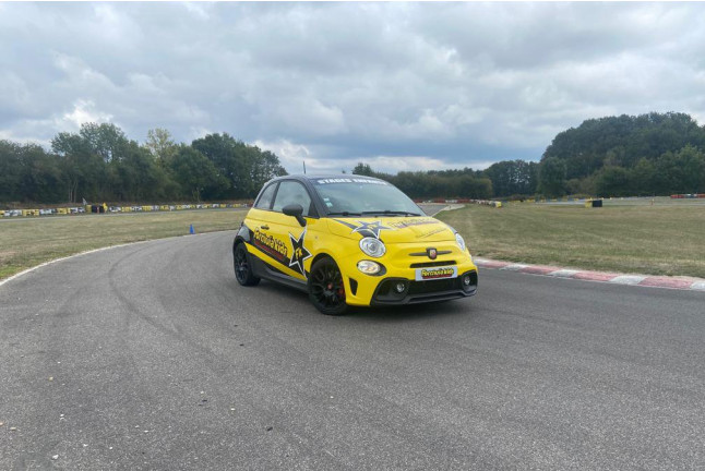 Stage de Pilotage Fiat Abarth 500 Competizione pour Enfants (12 circuits) 