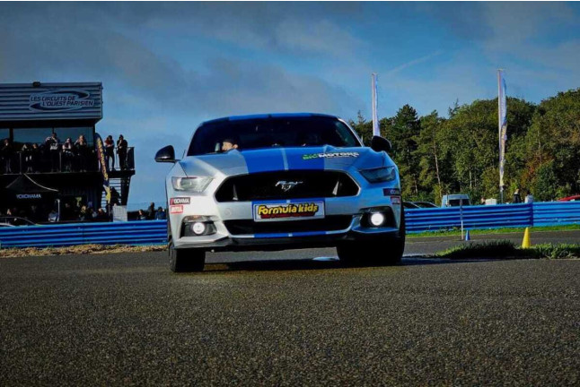 Stage de Pilotage Mustang V8 pour Enfants (12 circuits) 