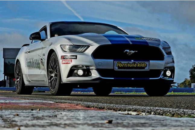 Stage de Pilotage Mustang V8 pour Enfants (12 circuits) 