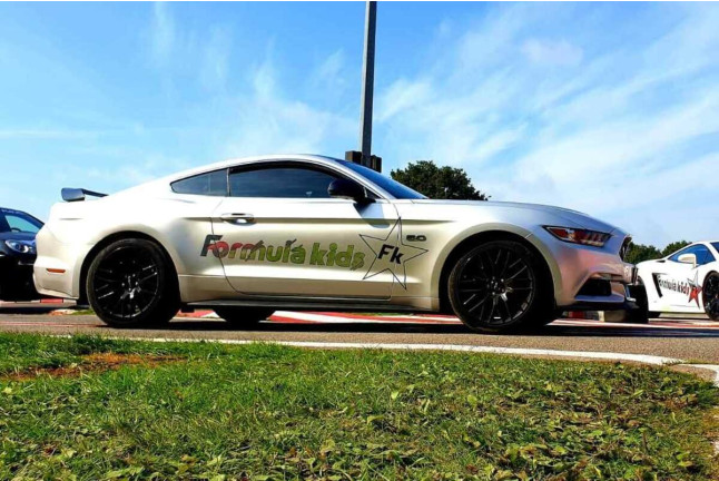 Stage de Pilotage Mustang V8 pour Enfants (12 circuits) 