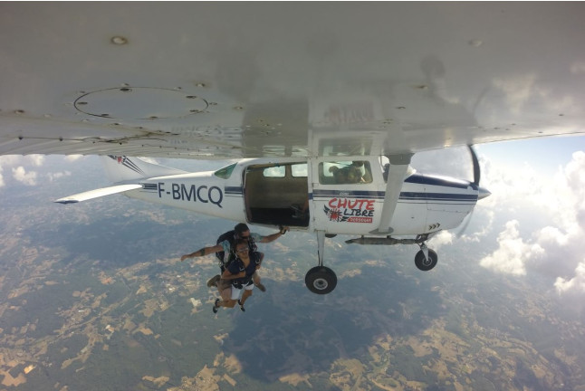 Saut en Parachute Tandem (Domme, Dordogne - 24)