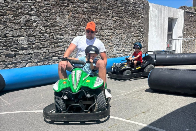 Pilotage de Cabriolet Électrique pour Enfants au Gyroparc (Plouharnel, Bretagne- 56)