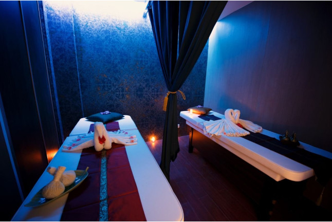 Croisière Restaurant sur la Seine et Hammam avec Massage à l’Huile & Pierres Chaudes pour deux au Saphir Thaï Spa (Paris, Île-de-France- 75)