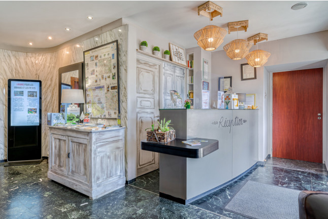 Séjour en Chambre Double "Classique" à l'Hôtel Maison Carrée (Méréville, Meurthe-et-Moselle - 54)