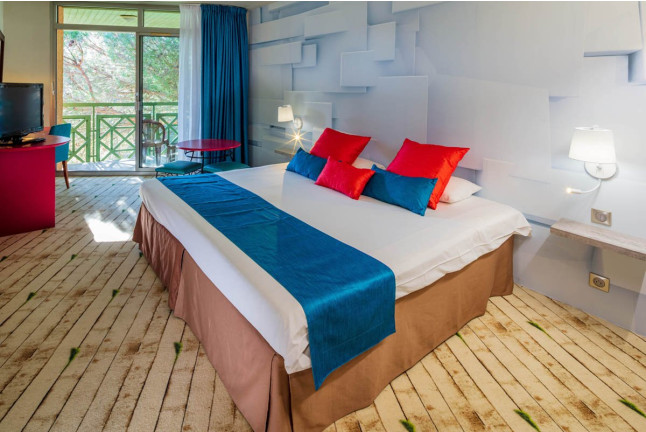 Séjour Gourmandise et Bien-Être avec Diner et Massage à l'Hôtel 4* Garrigae Domaine de l’Esterel (Saint-Raphaël, Var - 83)