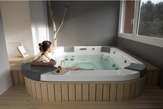 Moment Détente au Spa avec Gommage et Mignardises pour deux à l'Hôtel le Bout du Monde (Saint-Georges, Cantal - 15)