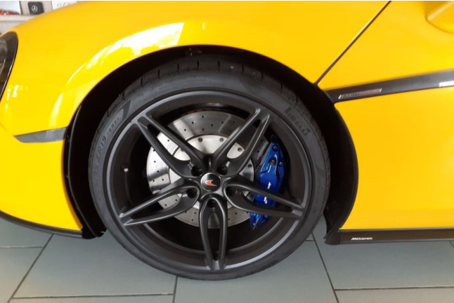 Stage de Pilotage McLaren 540C pour Enfants (12 circuits) 