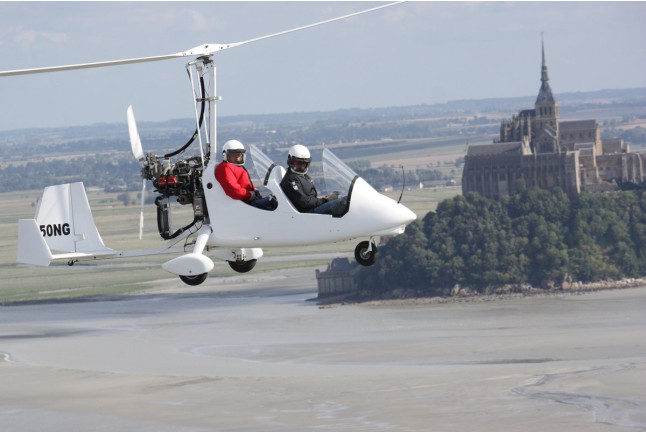 Vol sur le Mont Saint-Michel, sa Baie et les Falaises de Champeaux en Autogire (Le Val-Saint-Père, Manche - 50)