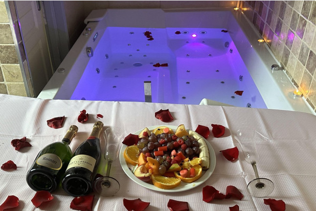 Séance Sauna avec Hammam et Jacuzzi Privatif pour deux au Spa Perle d'Étoile (Paris, Île-de-France - 75)