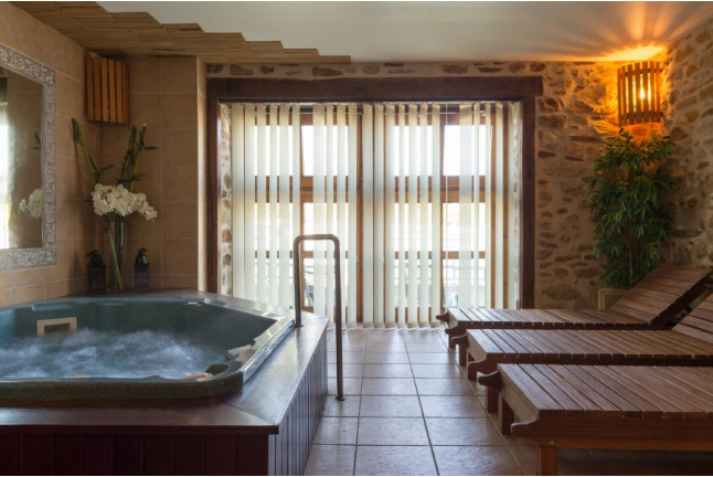 Soirée Détente pour deux avec accès VIP à l'Espace Relaxation de l'Hôtel-Restaurant Auberge La Tomette (Vitrac, Cantal - 15)