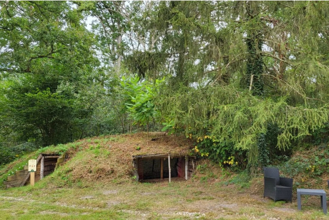 Séjour Insolite : Nuit dans La Cachette de Bilbo avec Massage Californien ou Ayurvédique (Fère-en-Tardenois, Aisne - 02)