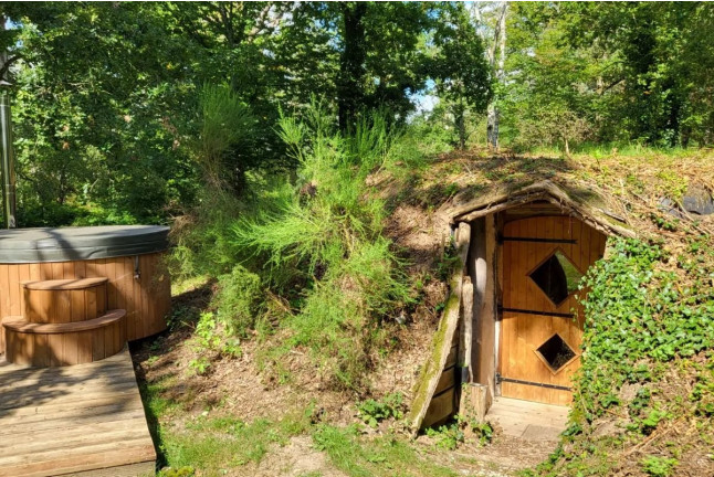 Séjour Insolite : Nuit dans La Cachette des Fées avec Accès au Spa Norvégien et Massage Californien ou Ayurvédique (Fère-en-Tardenois, Aisne - 02)