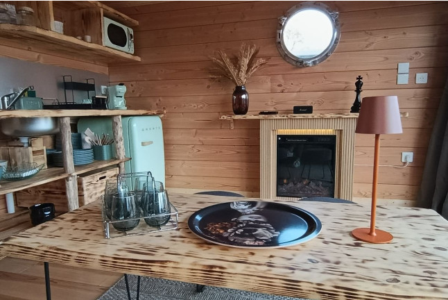Séjour en Logement Insolite : Nuit sur La Toue Vent d'Anjou avec Petit-déjeuner (Angers, Maine-et-Loire- 49)