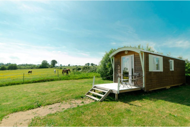 Séjour Insolite : Logement en Roulotte avec Petit-déjeuner à La Ferme des Épis (Ouffières, Calvados - 14)