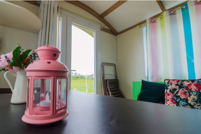 Séjour Insolite : Logement en Roulotte avec Petit-déjeuner à La Ferme des Épis (Ouffières, Calvados - 14)