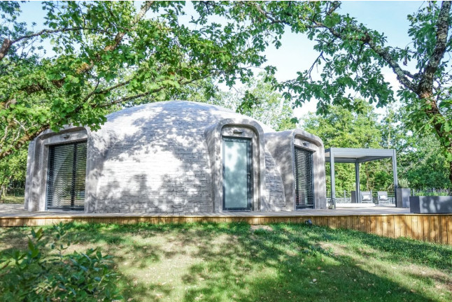Séjour en Logement Insolite : Nuit dans un Dôme avec Repas, Accès Spa Privé et Piscine Chauffée (Chartrier-Ferrière, Corrèze - 19)