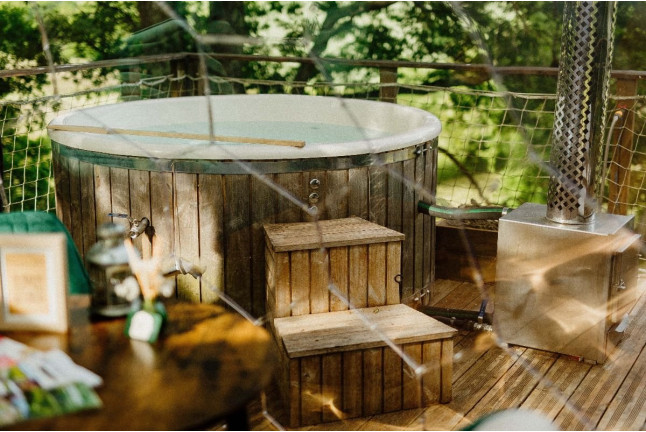 Séjour en Logement Insolite : Nuit dans un Dôme avec Jacuzzi Privatif aux Bulles Perchées de Lartigue (Margouet-Meymes, Gers - 32)