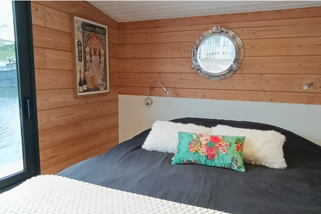 Séjour en Logement Insolite : Nuit sur La Toue Belle de Maine avec Petit-déjeuner (Angers, Maine-et-Loire- 49)
