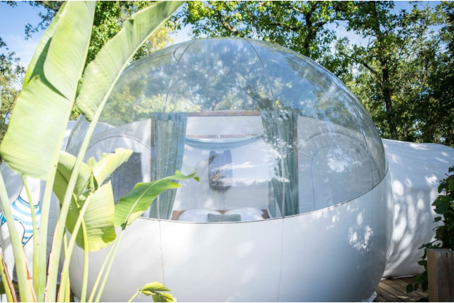 Séjour en Logement Insolite : Nuit dans une Bulle avec Petit-déjeuner et Spa Privatif au domaine Cœur de Bull (Cahuzac-sur-Vère, Tarn - 81)
