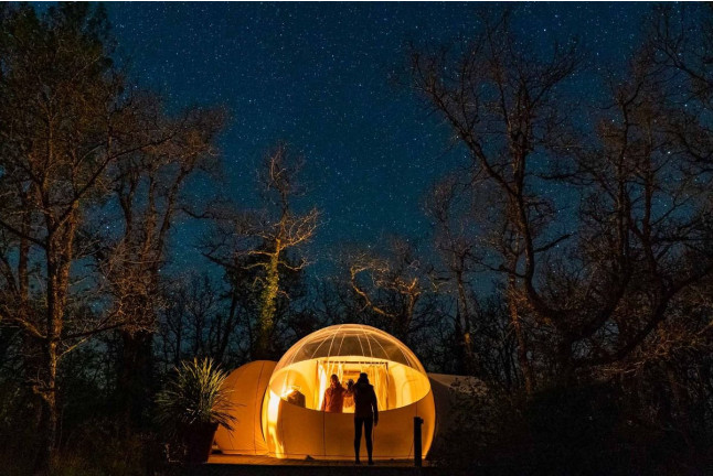 Séjour en Logement Insolite : Nuit dans une Bulle avec Petit-déjeuner et Spa Privatif au domaine Cœur de Bull (Cahuzac-sur-Vère, Tarn - 81)