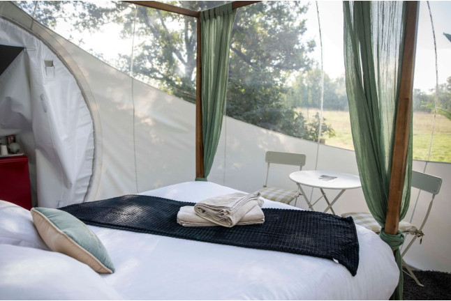 Séjour en Logement Insolite : Nuit dans une Bulle avec Petit-déjeuner et Spa Privatif au domaine Cœur de Bull (Cahuzac-sur-Vère, Tarn - 81)