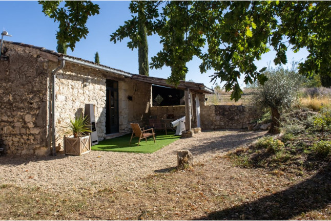 Séjour en Logement Insolite : Nuit en Love Room avec Petit-déjeuner et Spa Privatif au domaine Cœur de Bull (Cahuzac-sur-Vère, Occitanie - 81)