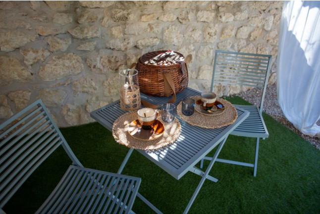Séjour en Logement Insolite : Nuit en Love Room avec Petit-déjeuner et Spa Privatif au domaine Cœur de Bull (Cahuzac-sur-Vère, Occitanie - 81)