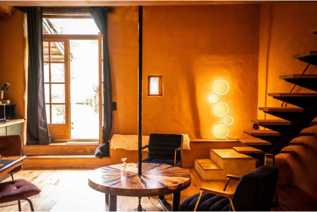 Séjour en Logement Insolite : Nuit en Love Room avec Petit-déjeuner et Spa Privatif au domaine Cœur de Bull (Cahuzac-sur-Vère, Occitanie - 81)