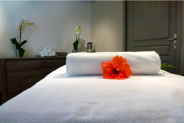 Massage Relaxant Solo à l'Hostellerie du Castellas (Collias, Gard - 30)