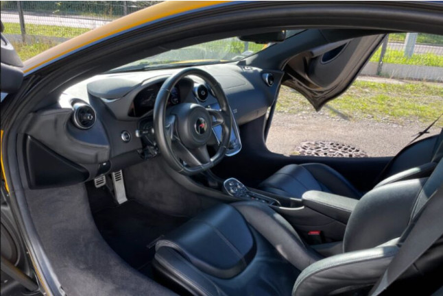 Stage de Pilotage McLaren 540C pour Enfants (12 circuits) 