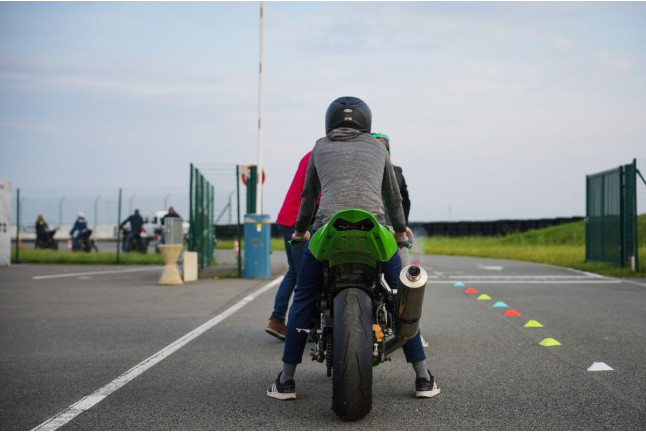 Journée de Roulage Moto Conseils pour Débutants sur Circuit Fay-de-Bretagne (4 circuits)
