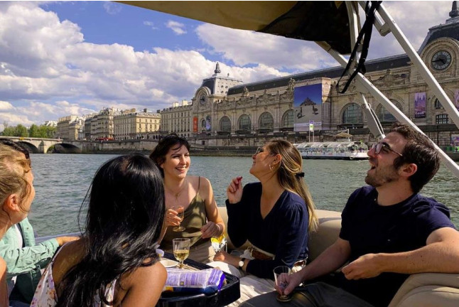 Croisière Privée sur la Seine au Départ du Pont d'Issy (Paris, Île-de-France - 75)