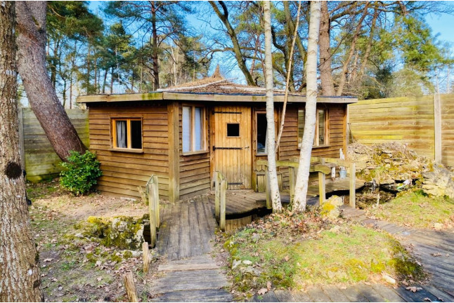 Séjour Insolite : Nuit en Cabane “Seuls au Monde” avec Massage Californien ou Ayurvédique (Fère-en-Tardenois, Aisne - 02)