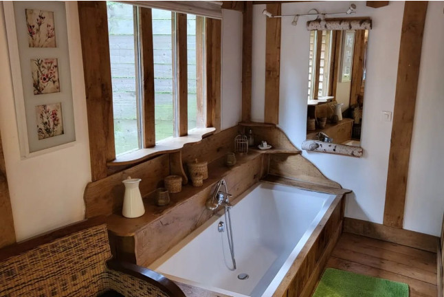 Séjour Insolite : Nuit en Cabane “Seuls au Monde” avec Massage Californien ou Ayurvédique (Fère-en-Tardenois, Aisne - 02)