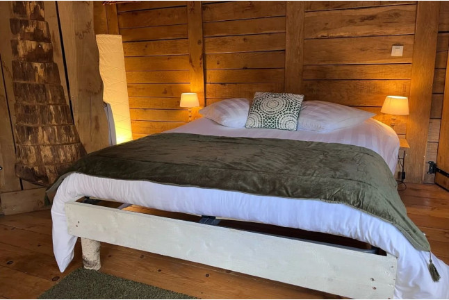 Séjour Insolite : Nuit en Cabane “Seuls au Monde” avec Massage Californien ou Ayurvédique (Fère-en-Tardenois, Aisne - 02)