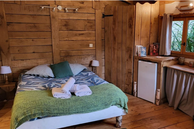 Séjour Insolite : Nuit en Cabane “Seuls au Monde” avec Massage Californien ou Ayurvédique (Fère-en-Tardenois, Aisne - 02)