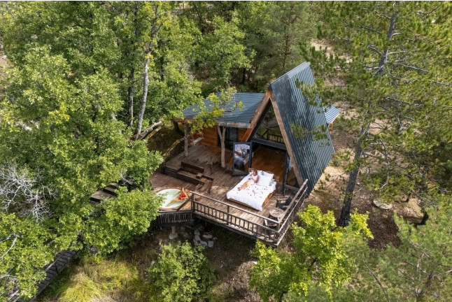 Séjour Insolite : Nuit dans la Cabane Petite Buëch avec Petit-déjeuner et Spa Privatif à Alpinest (Serres, Hautes-Alpes - 05)