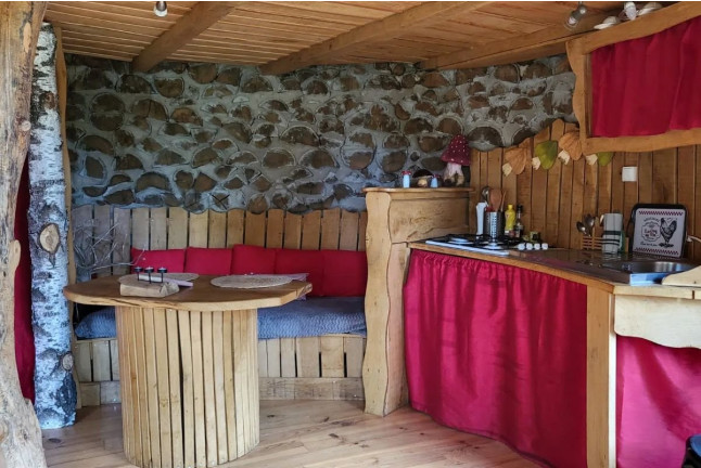 Séjour Insolite : Nuit en Cabane Champignon avec Massage Californien ou Ayurvédique (Fère-en-Tardenois, Hauts-de-France - 02)