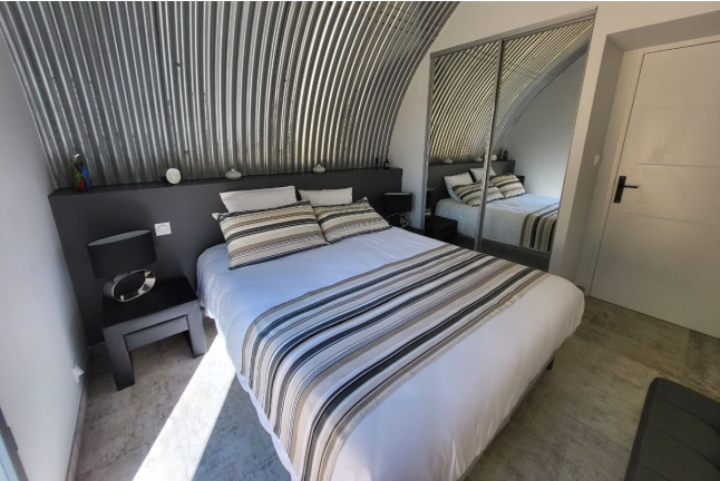 Séjour en Logement Insolite : Nuit dans une Arche Bioclimatique avec Champagne, Spa Privé et Piscine Chauffée (Le Vignon-en-Quercy, Lot - 46)