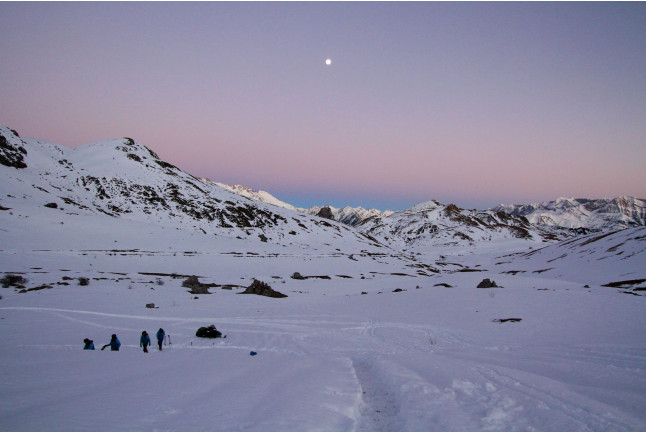 Escapade dans la Neige avec Dîner, Motoneige, Raquettes et Construction d'igloos (Huesca, Espagne)