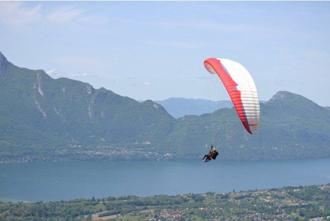 Séjour en Gîte avec Spa Privatisé au Spa Repos Bien-Être et Vol en Parapente au-dessus du Lac du Bourget (Voglans, Savoie - 73)