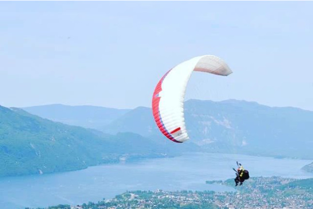Vol en Parapente au-dessus du Lac du Bourget (Savoie - 73)