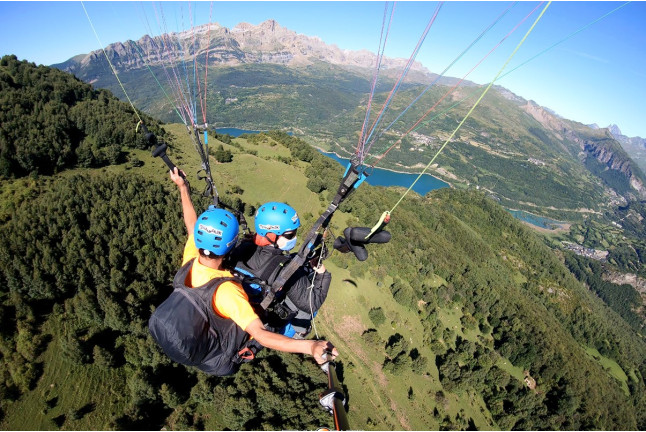 Vol en Parapente et Séjour Romantique avec Balneario en Panticosa (Huesca, Espagne)