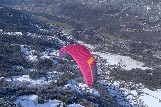 Vol Hiver en Parapente au-dessus des Massifs Enneigés (Samoëns, Haute-Savoie - 74)