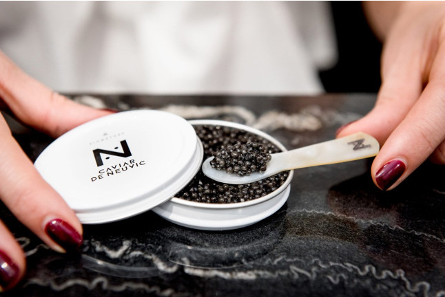 Repas autour du Caviar en Nouvelle-Aquitaine (Neuvic, Dordogne - 24)