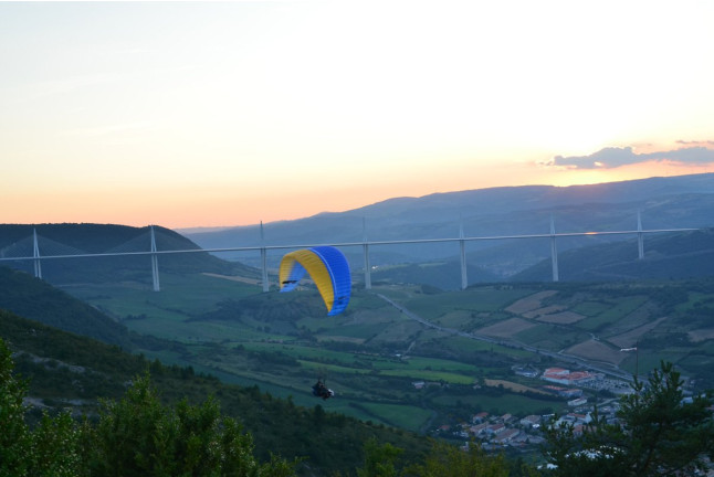 Vol en Parapente Acrobatique avec Photos et Vidéos (Millau, Aveyron - 12)