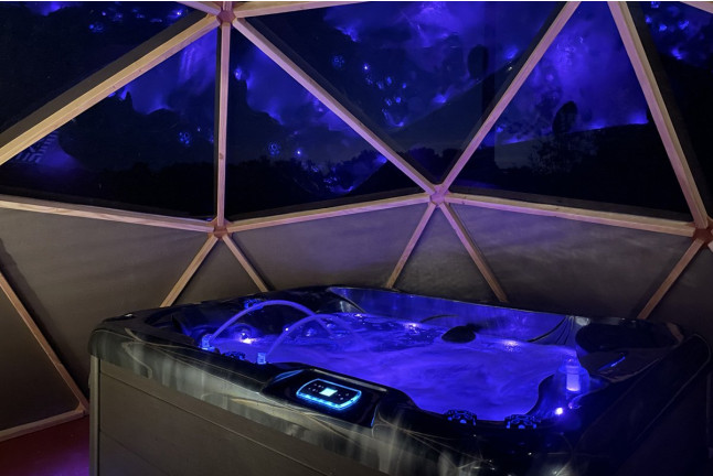Nuit Dans Un Dôme Avec Jacuzzi Privatif