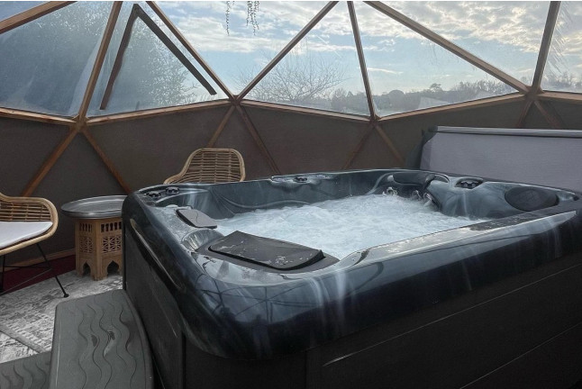 Nuit insolite avec jacuzzi privatif dans le Tarn | Aladinia